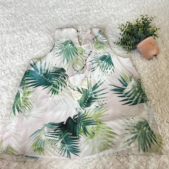 Vince Camuto Sleeveless Sunlit Palm Blouse - Picture 4 of 5